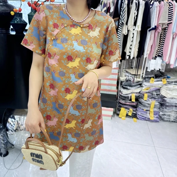 日常常规圆领中袖斜襟一字扣旗袍花色中长款女士夏季