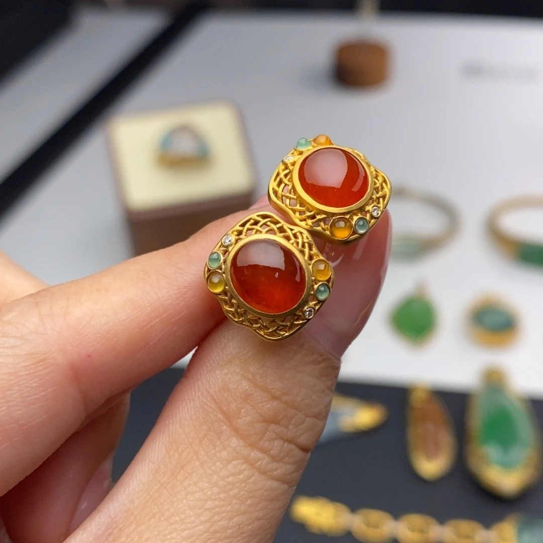 翡翠18K金镶嵌颈饰隐