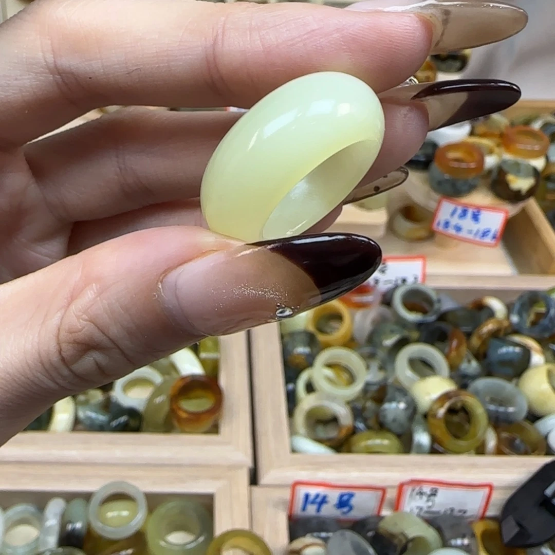 岫玉岫玉直切内径17.2不退未镶嵌迷****餐