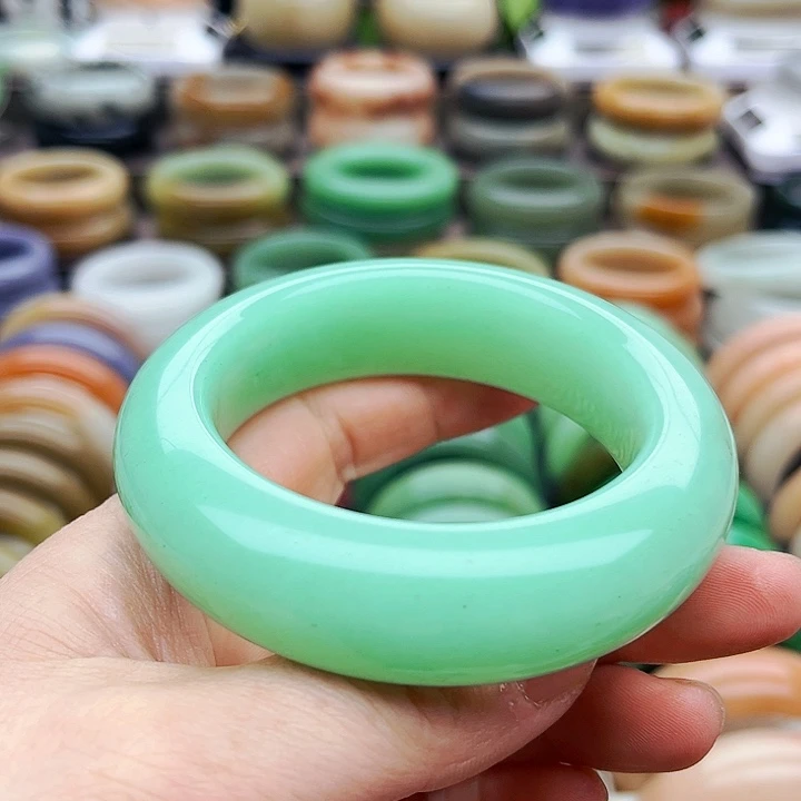 未镶嵌手镯（圆镯）石英质玉