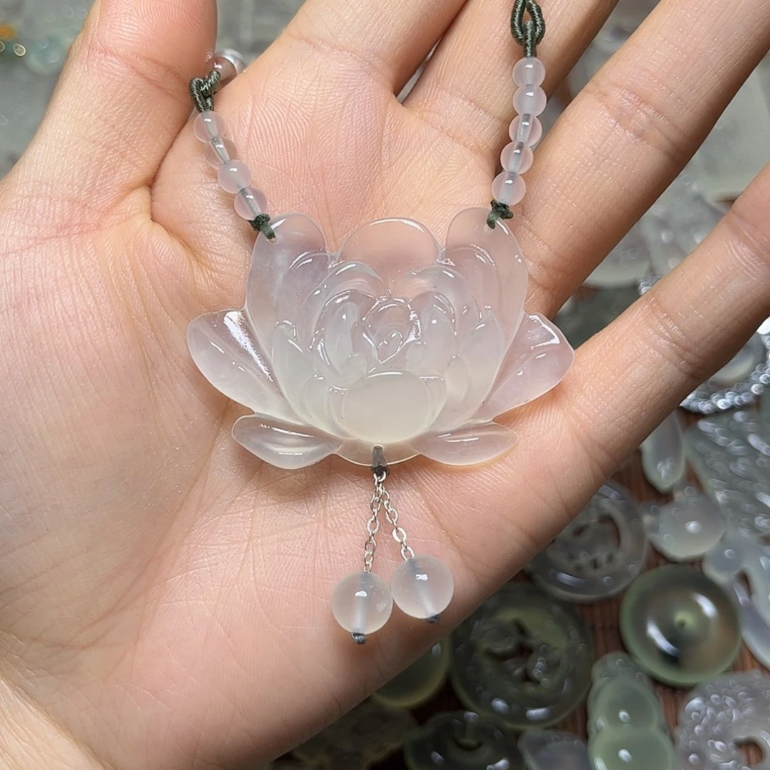 岫玉未镶嵌颈饰吊坠