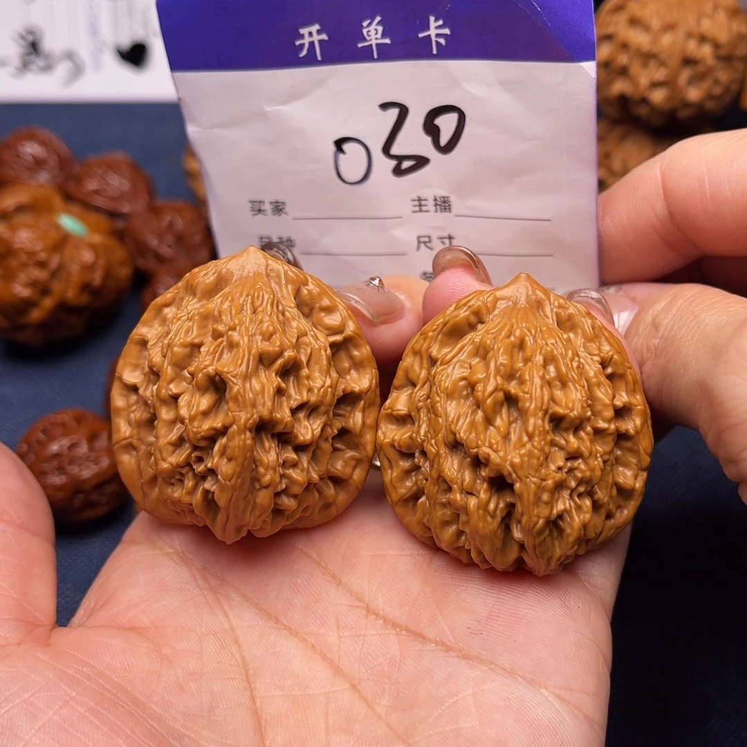 文玩核桃吊坠麦穗虎头40