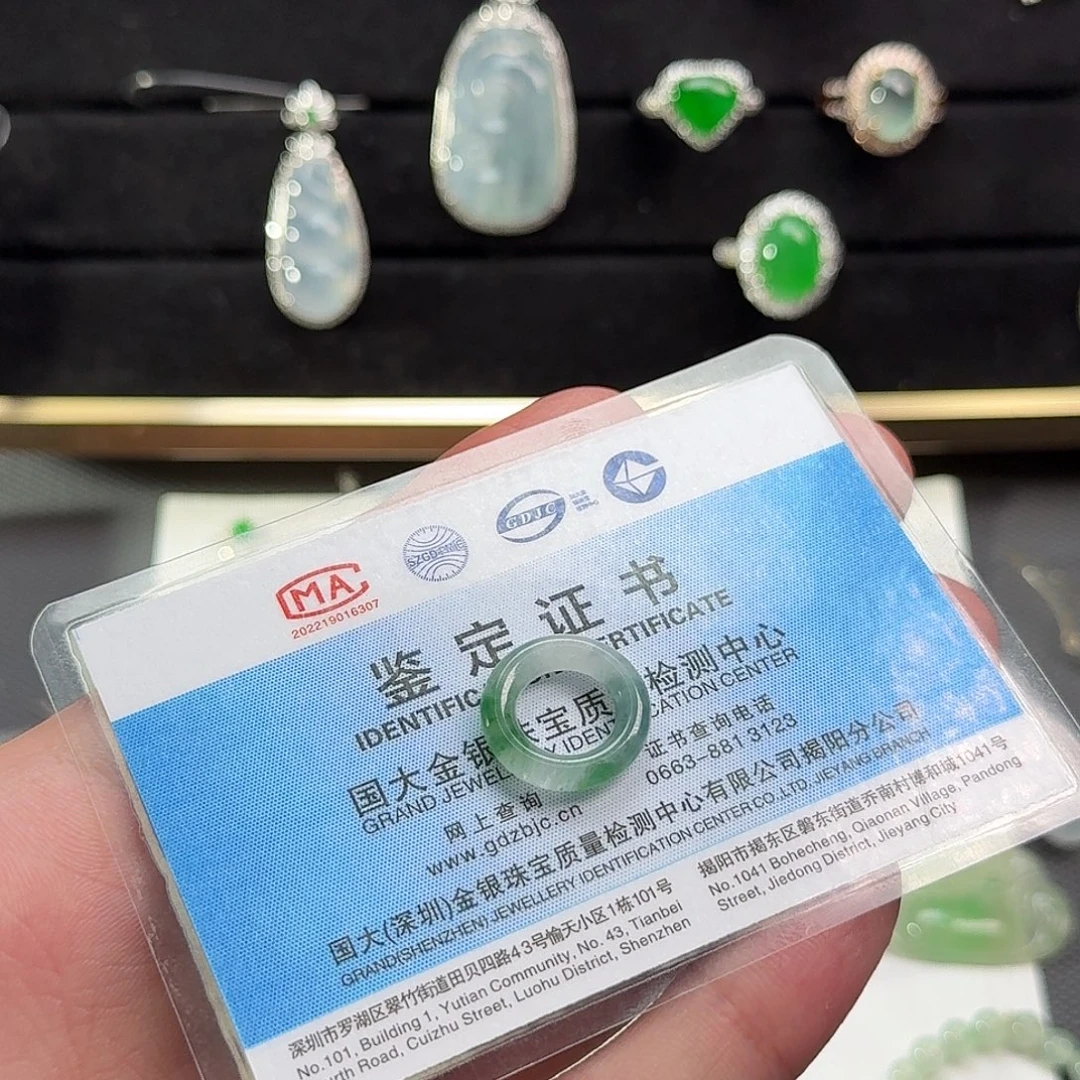 翡翠未镶嵌颈饰三彩甜甜圈