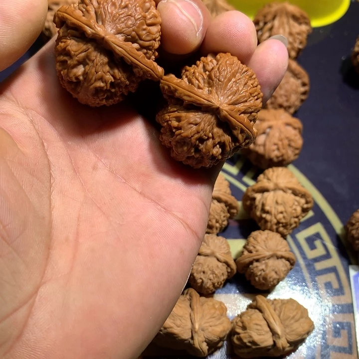吊坠文玩核桃三角白38