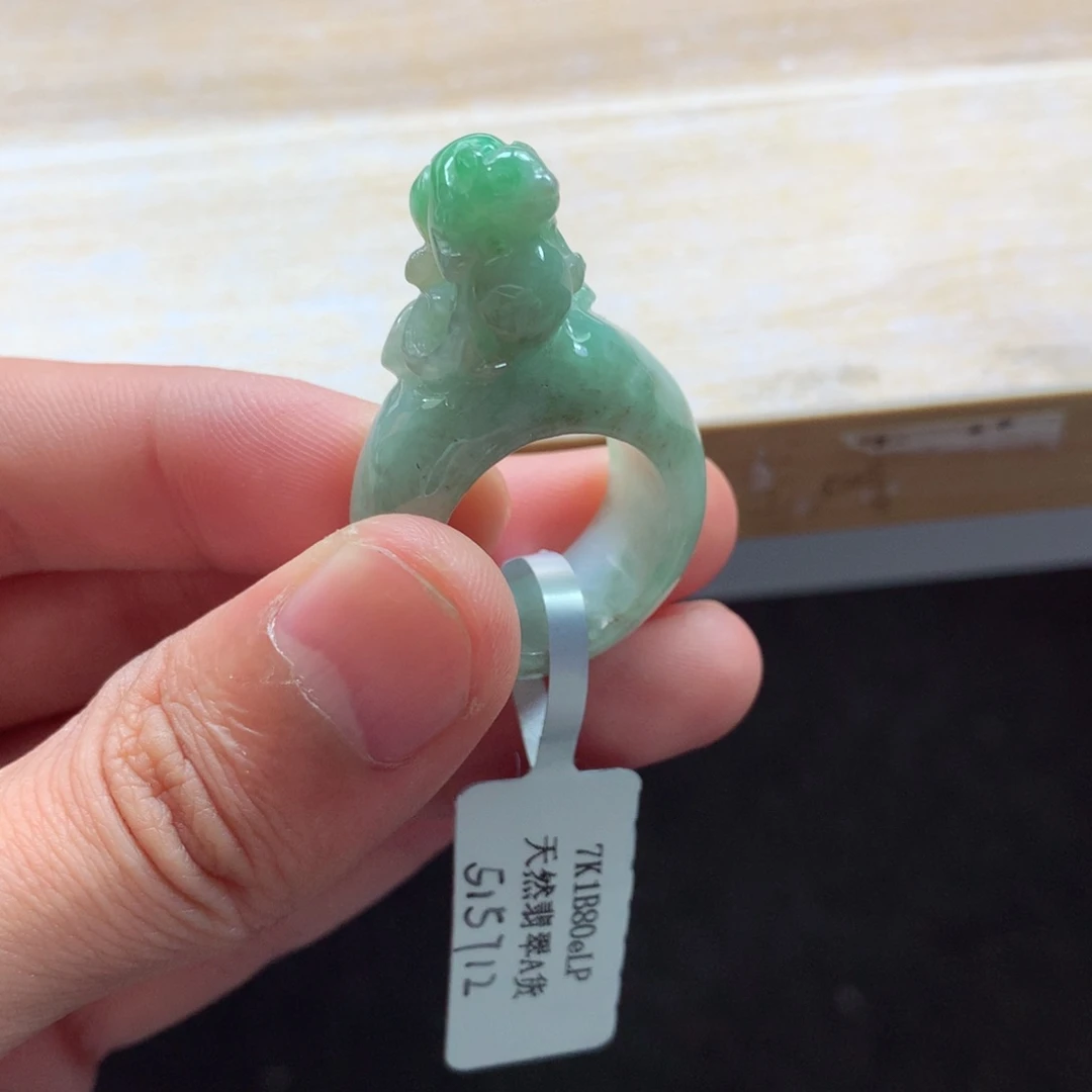 翡翠颈饰未镶嵌吊坠