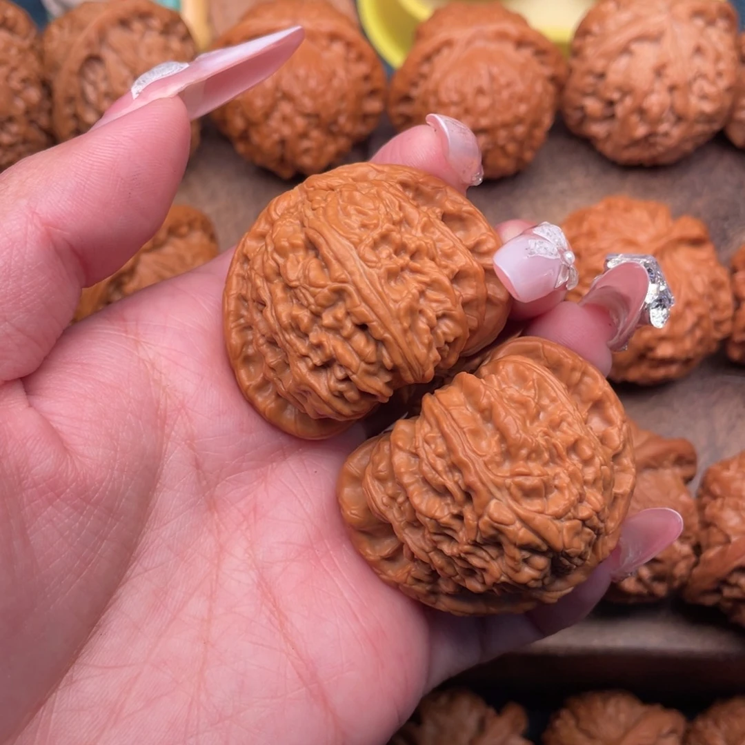 文玩核桃把件全品，红皮三角白43