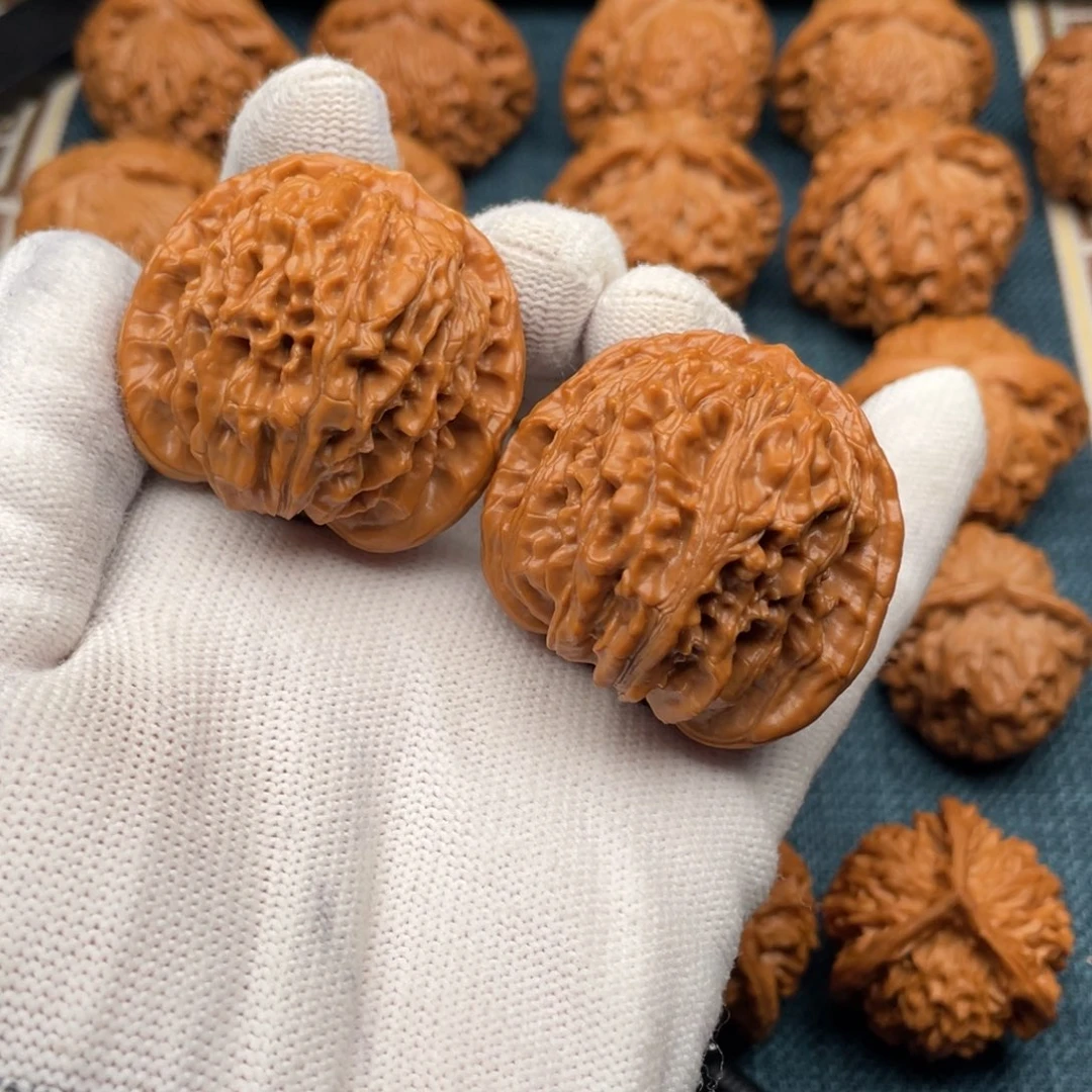 文玩核桃把件42红皮老树山地楼全品