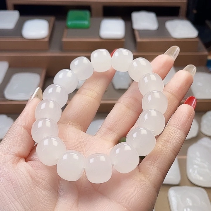 石英质玉（金丝玉）颈饰未镶嵌杨****活新疆金丝玉