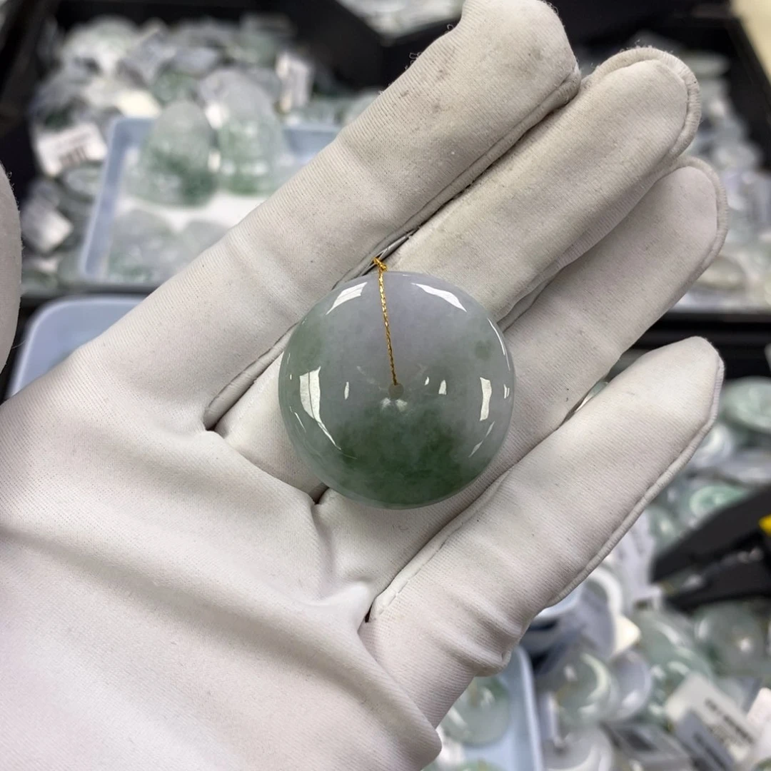 翡翠未镶嵌颈饰平安扣