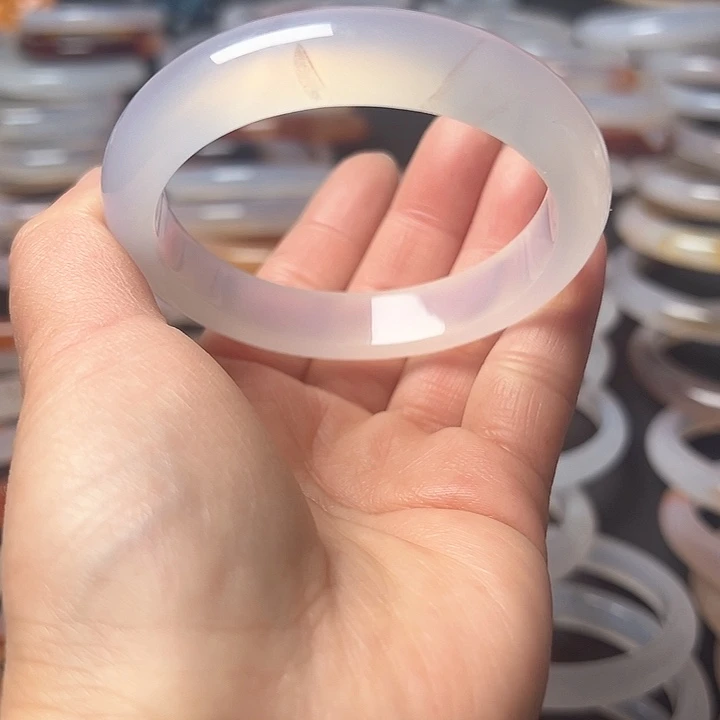 玛瑙/玉髓手镯未镶嵌56