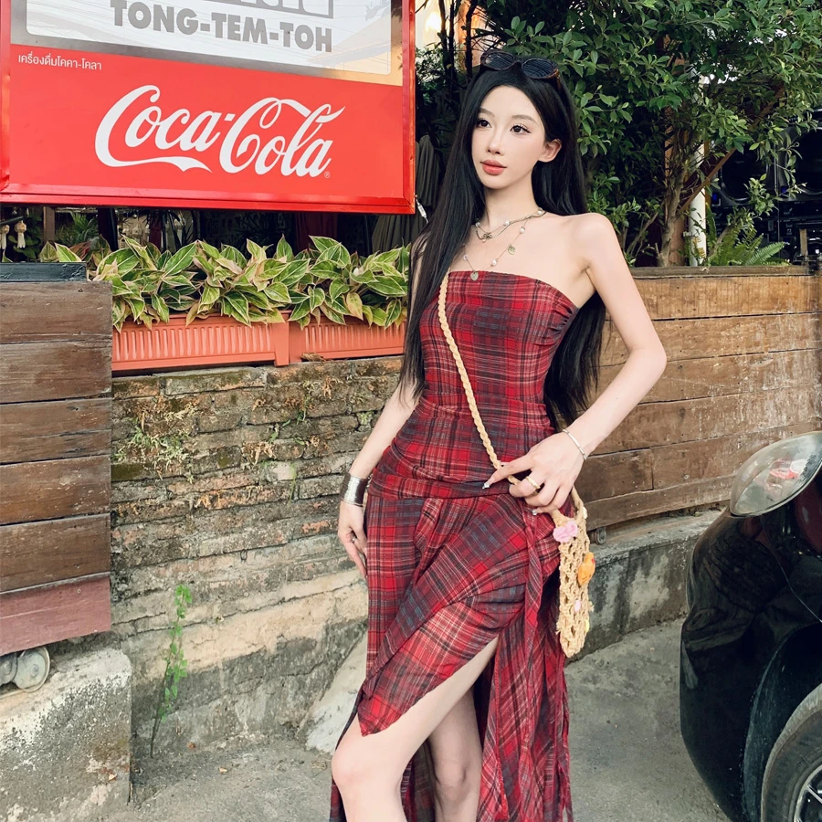 蓝调时刻新疆海边草原旅行度假红色格纹收腰显瘦一字肩辣妹连衣裙