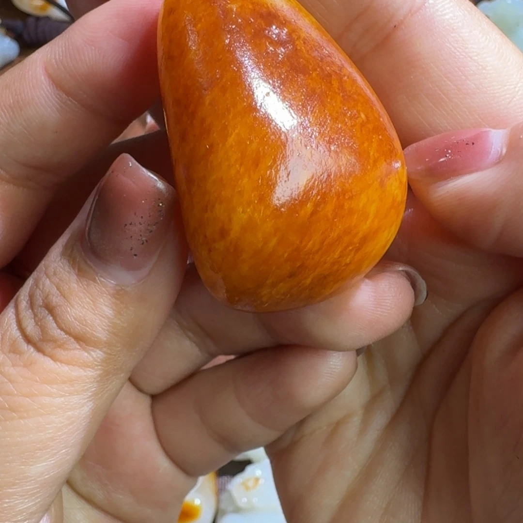 和田玉挂件未镶嵌走**来