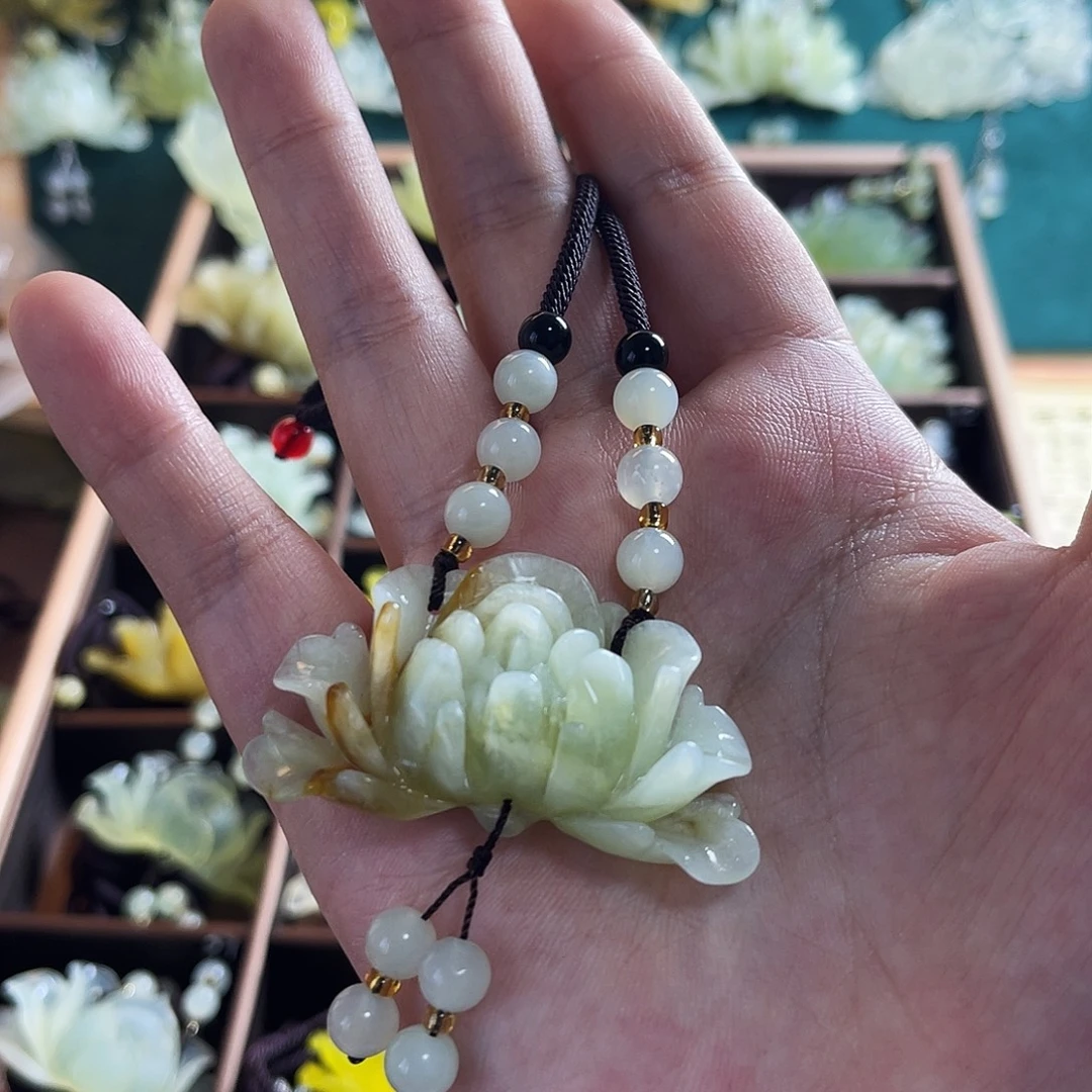 蛇纹石玉未镶嵌颈饰