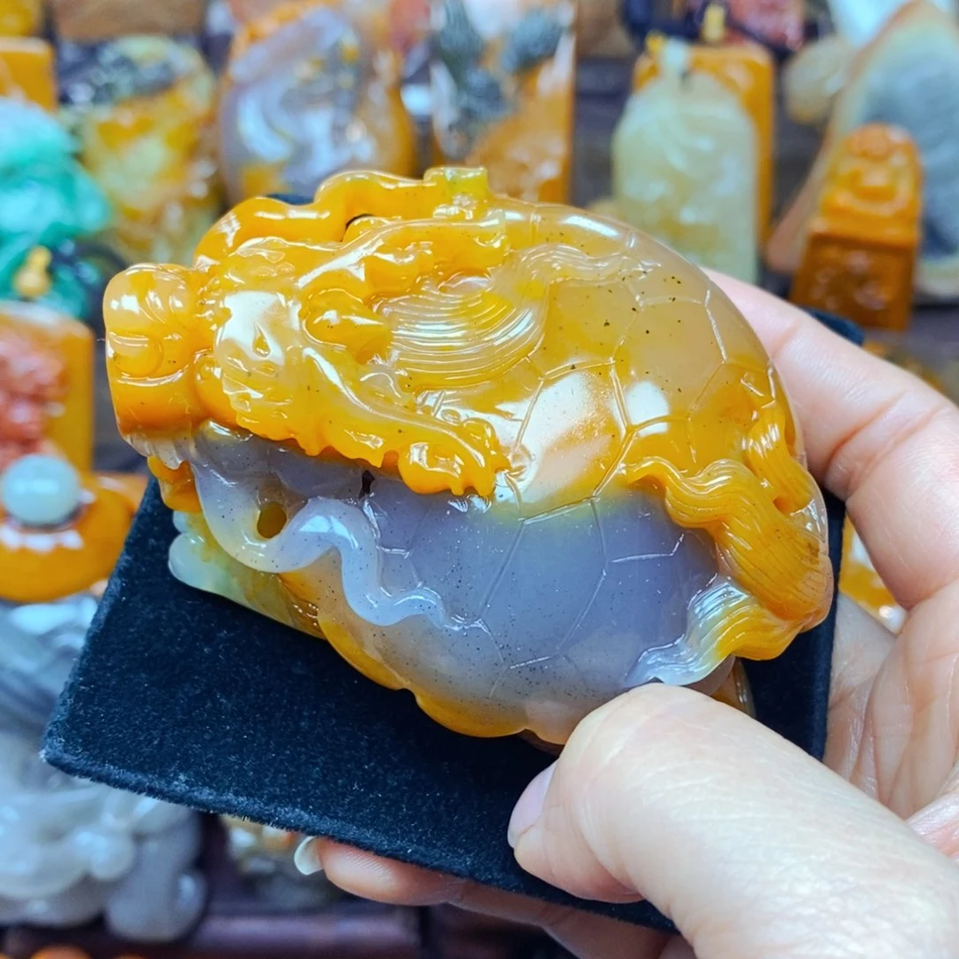 未镶嵌石英质玉（黄龙玉）颈饰