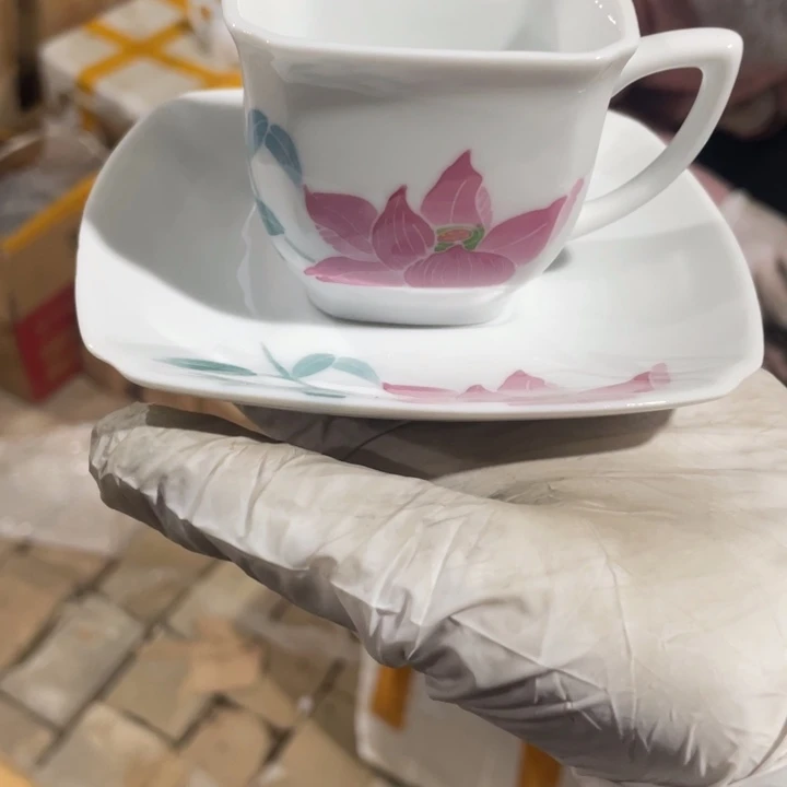 其他盘子碗都便宜