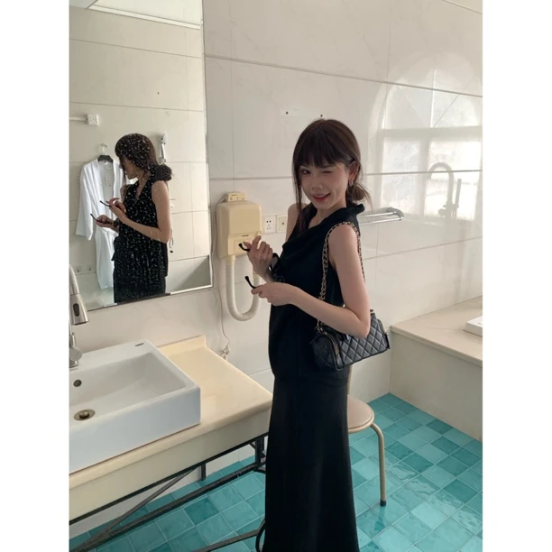 【赵小小&费尔日落】B-98044 纯色挂脖纯欲风背心法式露背套头上衣