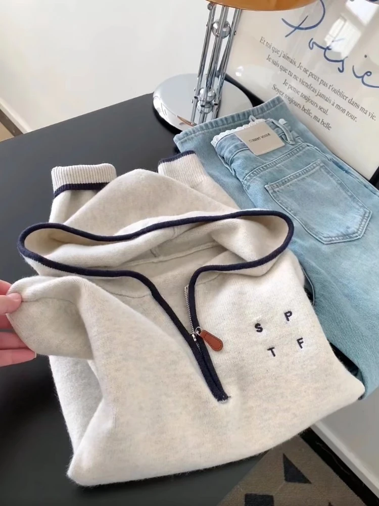 韩系字母刺绣半拉链连帽针织衫女2025秋冬新款高级感慵懒百搭毛衣