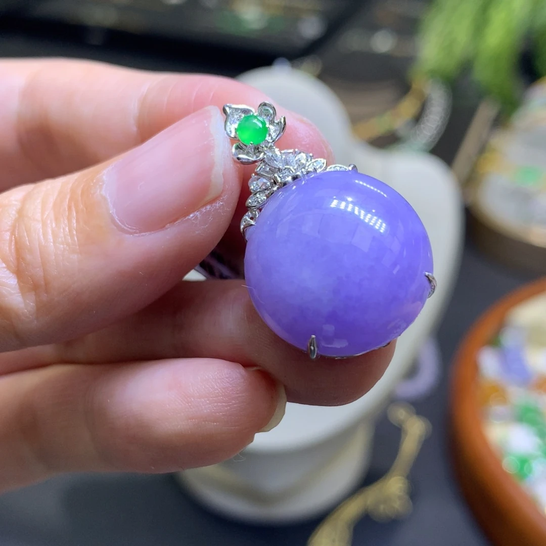 颈饰18K金镶嵌翡翠