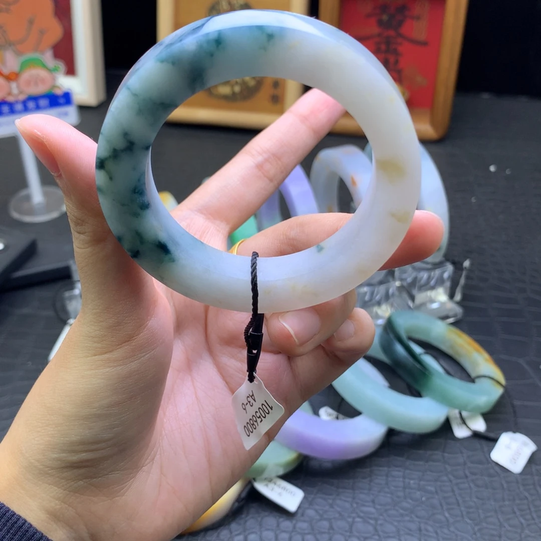 定制翡翠未镶嵌翡翠手镯