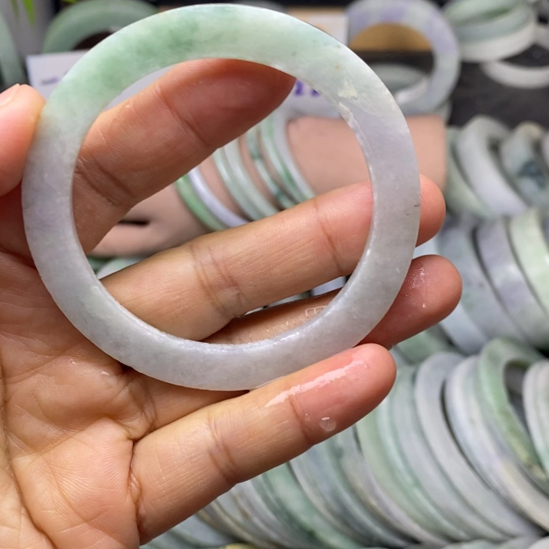 定制翡翠未镶嵌手镯