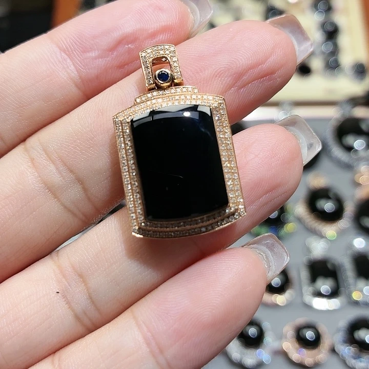 丰***芳翡翠18K金镶嵌颈饰