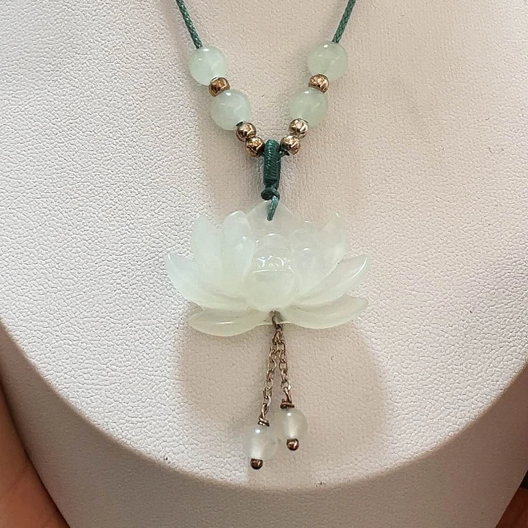 蛇纹石玉颈饰未镶嵌