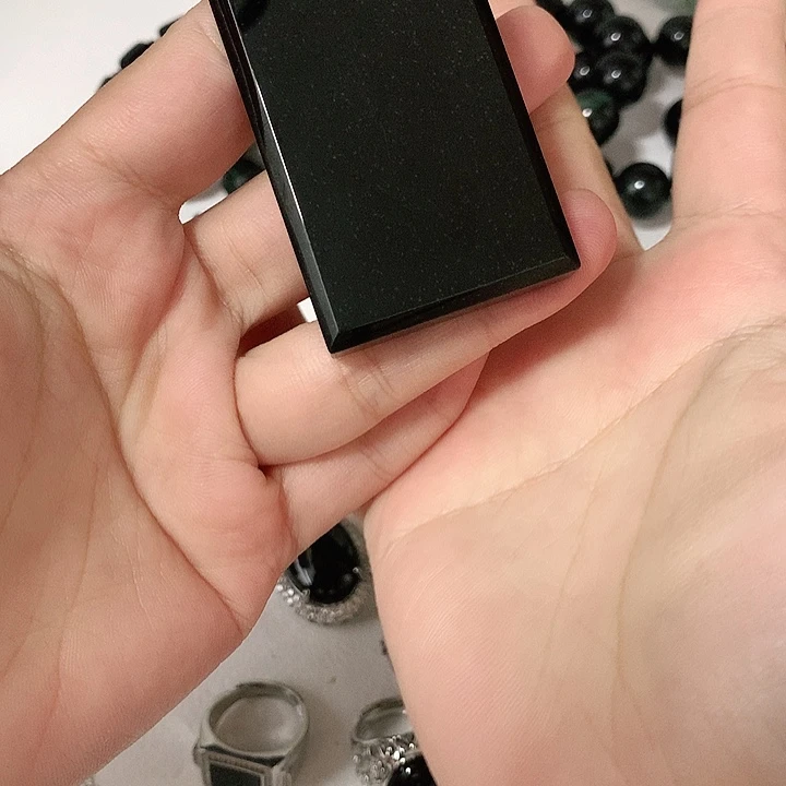 W***h翡翠未镶嵌颈饰翡翠