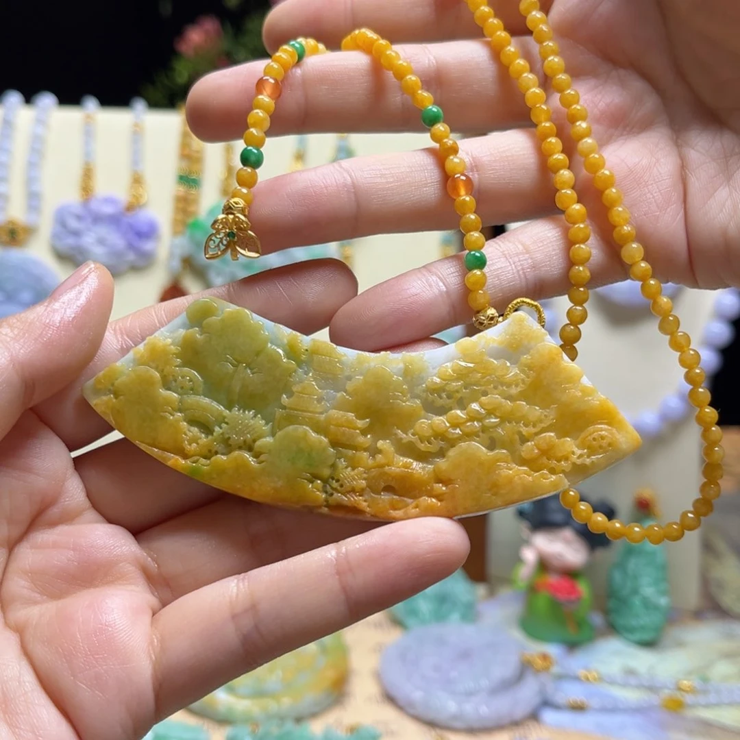 翡翠颈饰未镶嵌山水弯弯