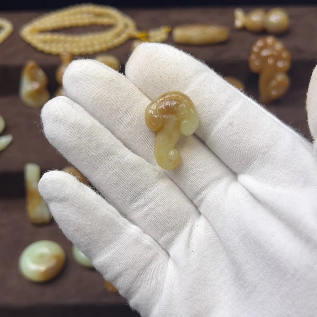 和田玉（糖玉）未镶嵌颈饰