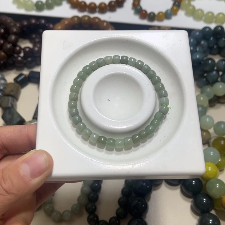 和田玉未镶嵌手链卡6有点干纹