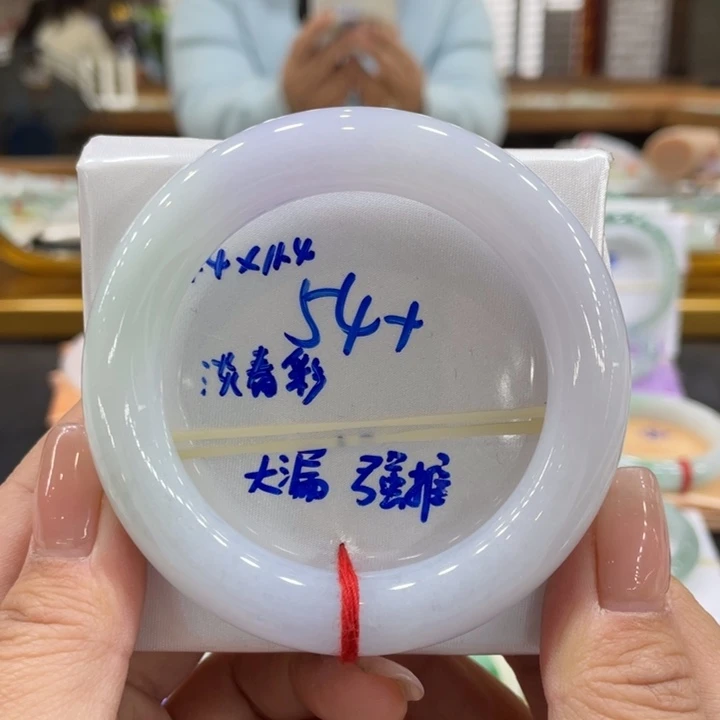 翡翠手镯未镶嵌翡翠