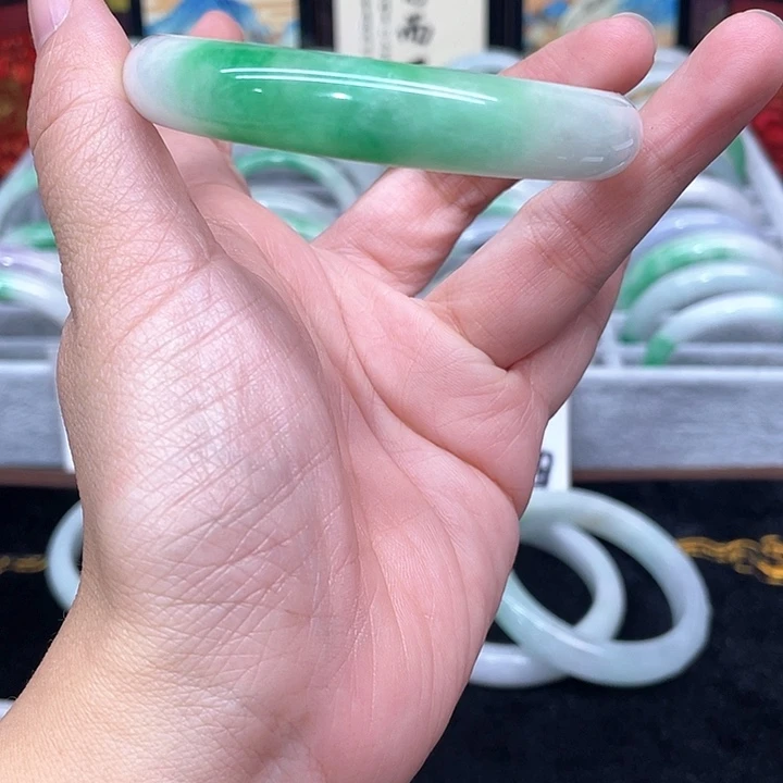 虹***霞以图为准云主播001