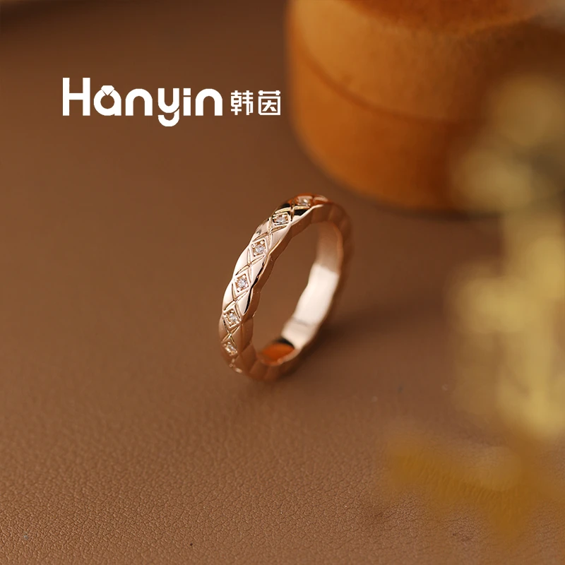 铜合金合成锆石戒指 气质光面满微镶菱格戒指AAA