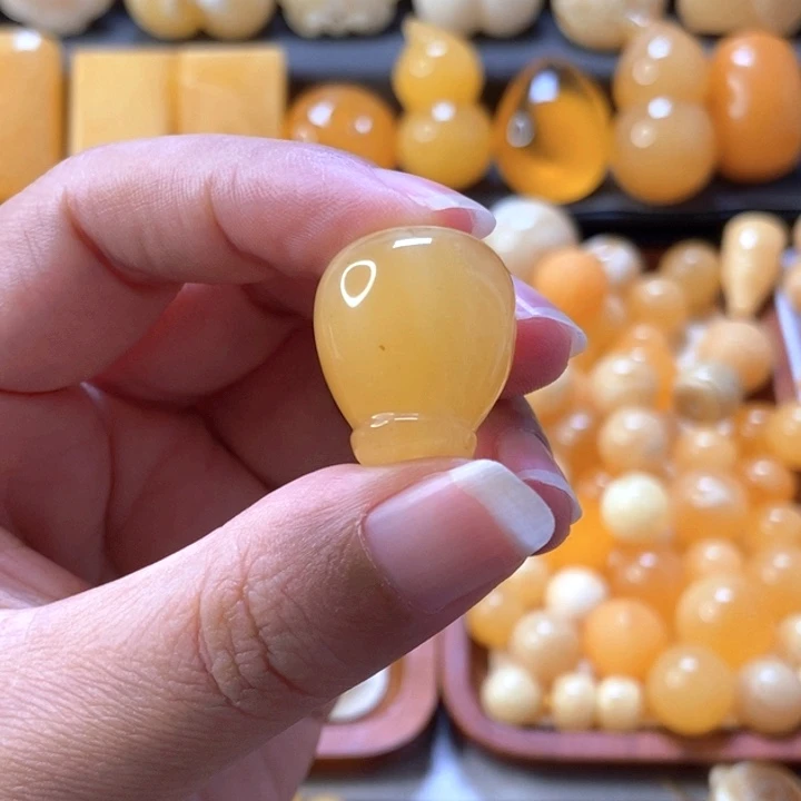 琥珀未镶嵌颈饰天然蜜蜡
