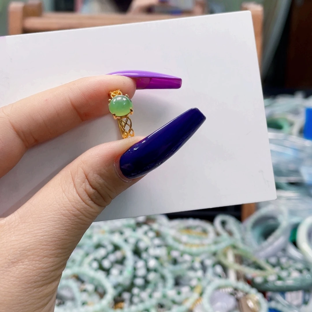 翡翠手镯未镶嵌天然翡翠Ａ货