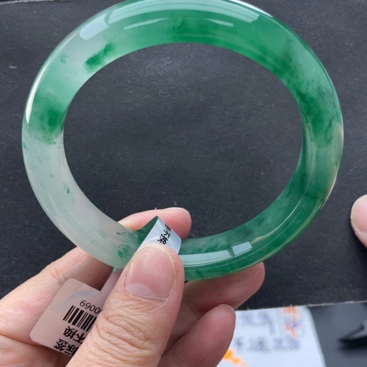 石英质玉未镶嵌手镯60