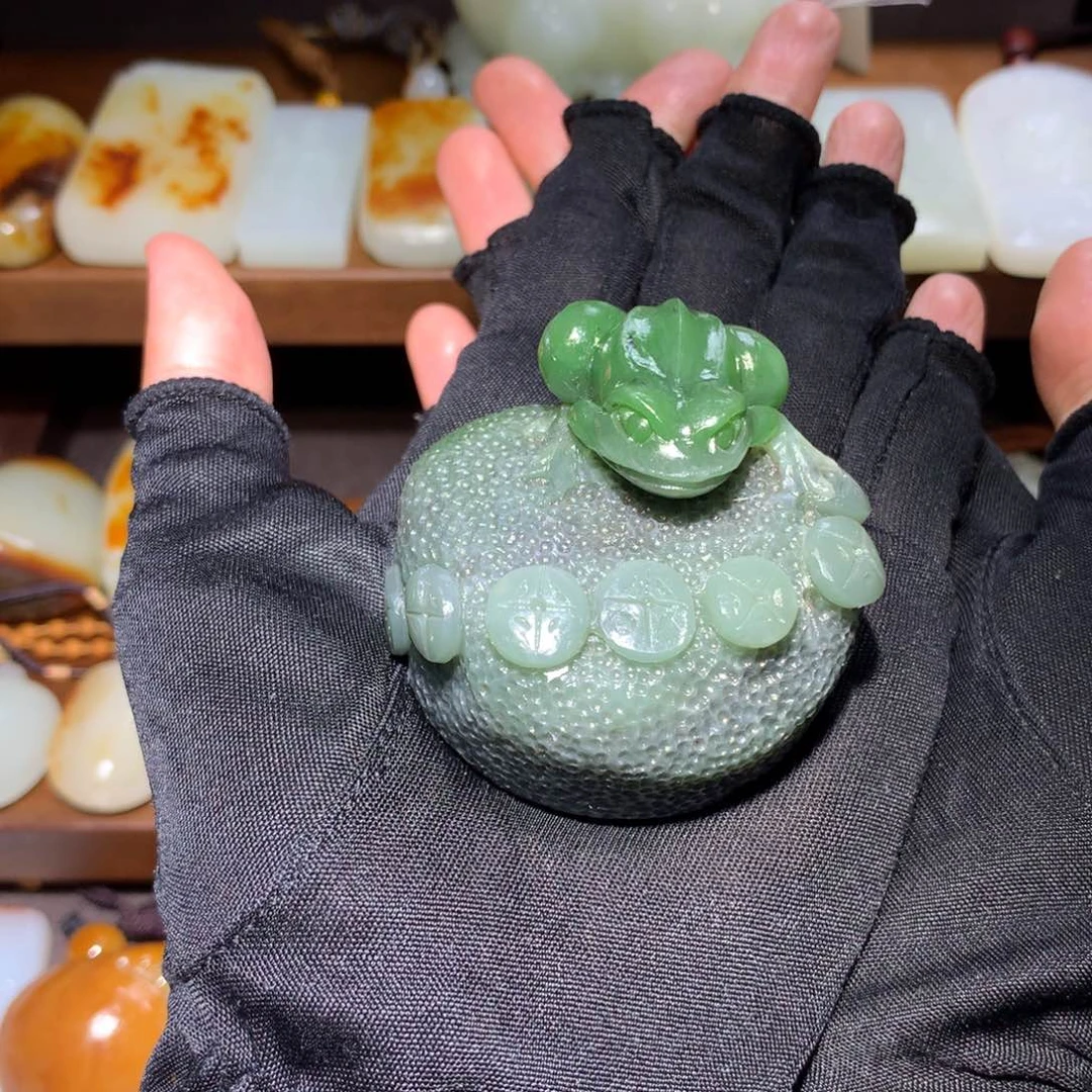 刺***客颈饰未镶嵌和田玉
