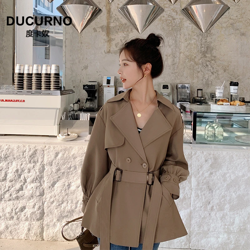 气质小个子卡其色短款风衣女2025新款秋季流行百搭遮肚子收腰外套