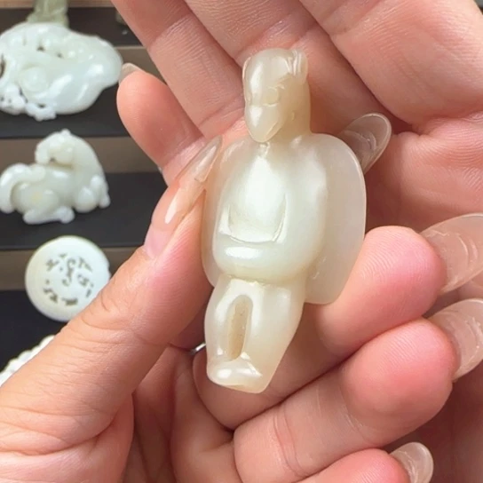 颈饰未镶嵌和田玉（糖玉）
