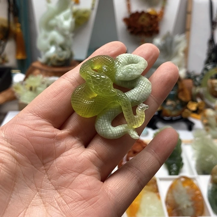 未镶嵌蛇纹石玉颈饰炸