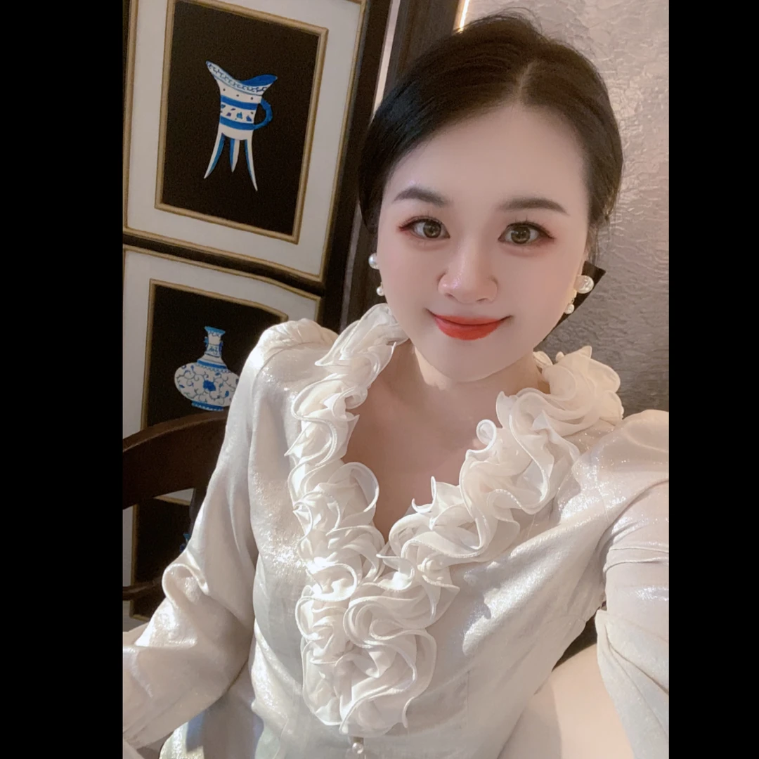 【魅鹊】52289 法式小众设计感荷叶边喇叭袖衬衫