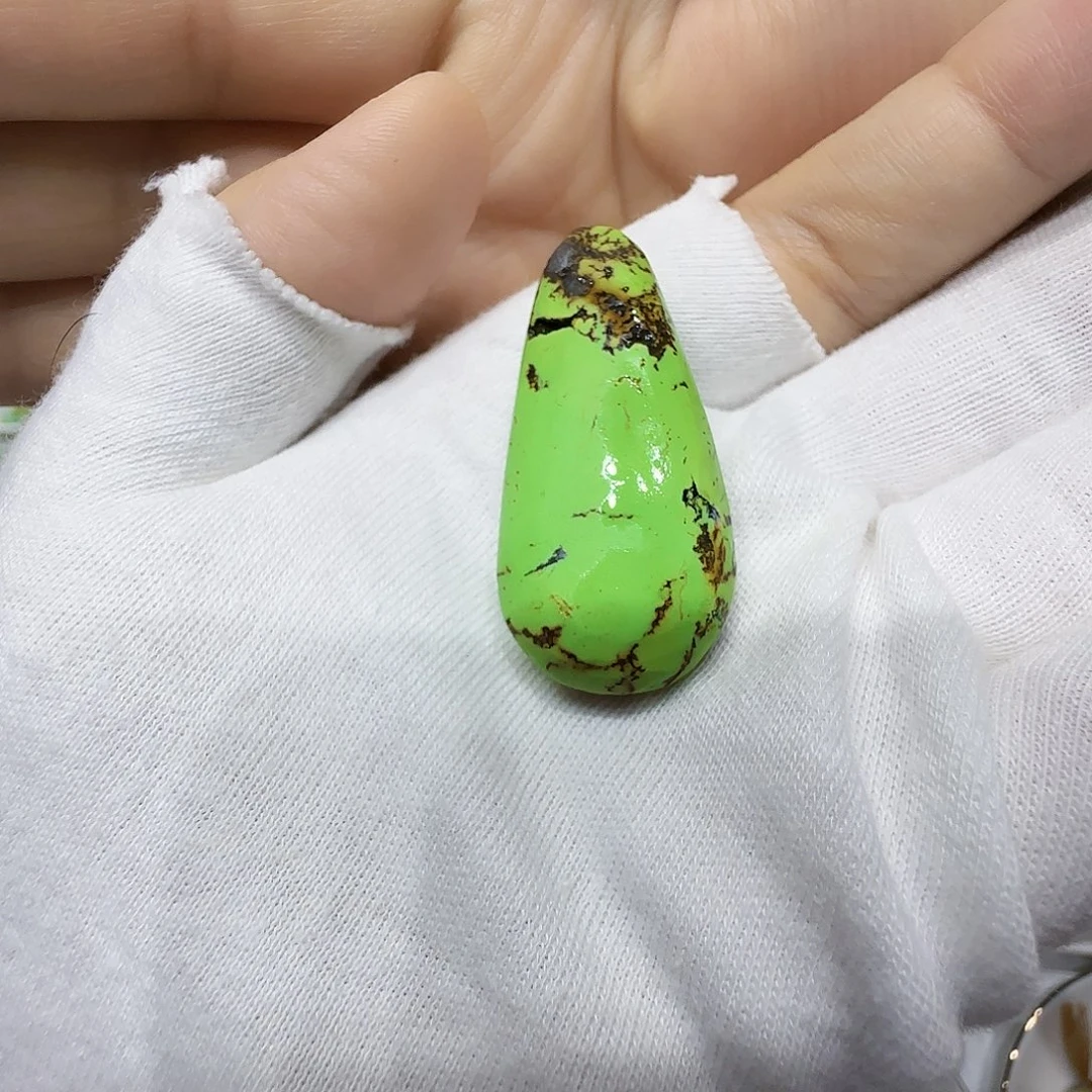 未镶嵌绿松石原矿绿松石