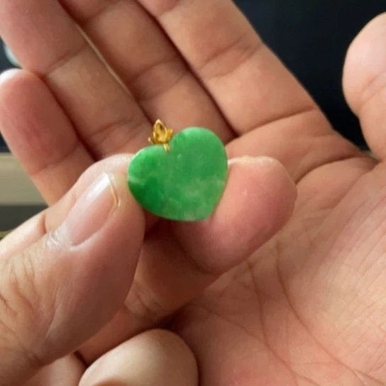 江***白翡翠18K金镶嵌颈饰缅绿