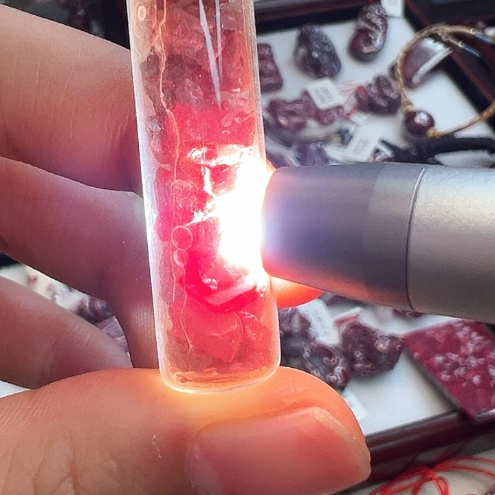 天然辰砂天然朱砂晶体颗粒