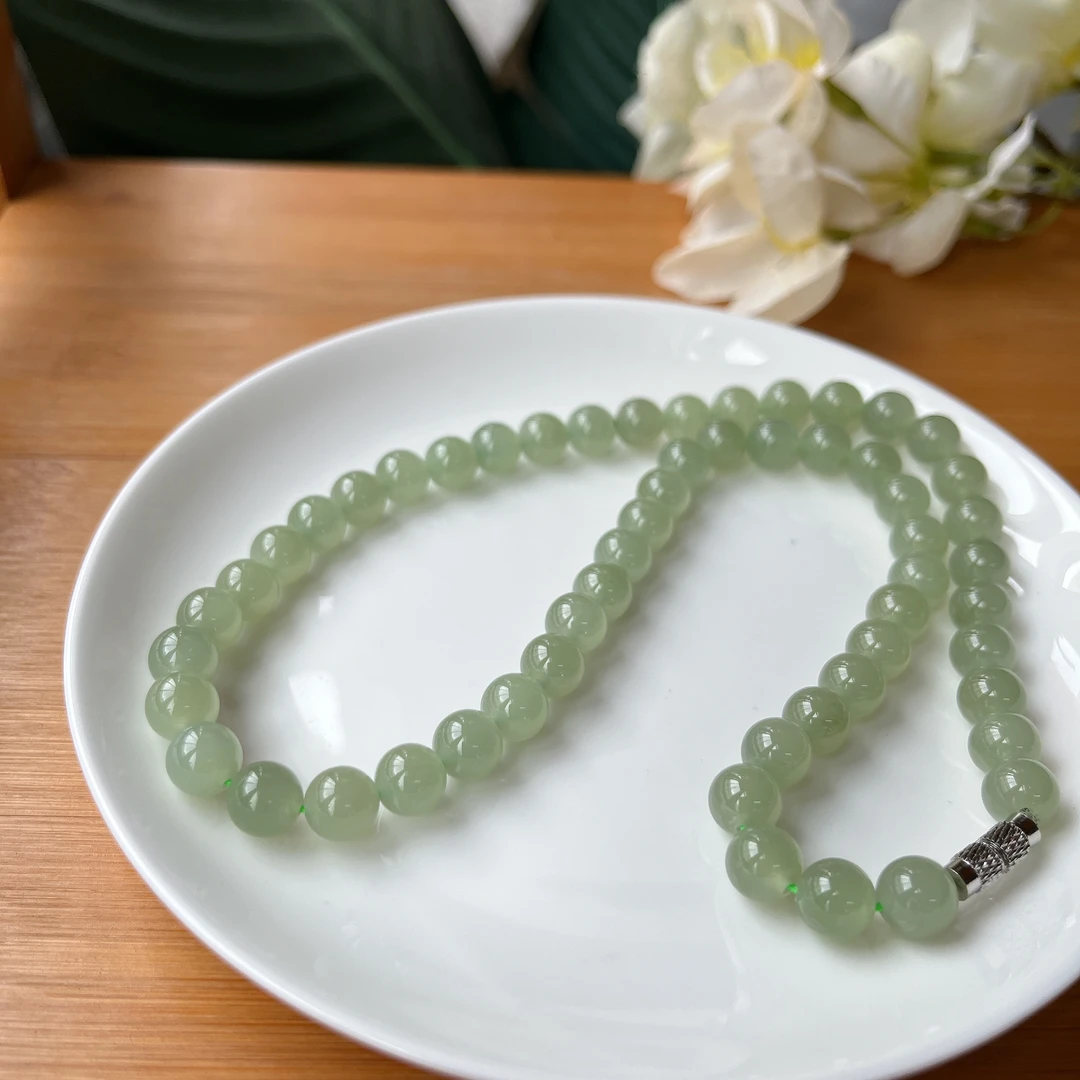 约8mm晴水和田玉圆珠项链