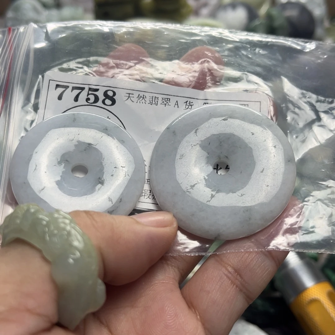翡翠未镶嵌颈饰7758瑕疵