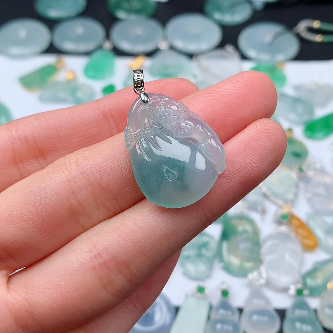 翡翠颈饰18K金镶嵌天然翡翠