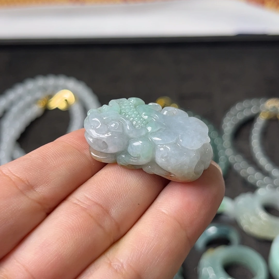 定制翡翠未镶嵌貔貅