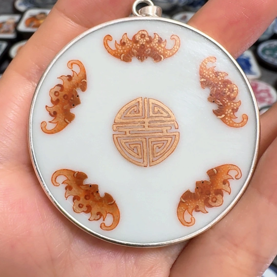 刘***子瓷片金五福挂件一件