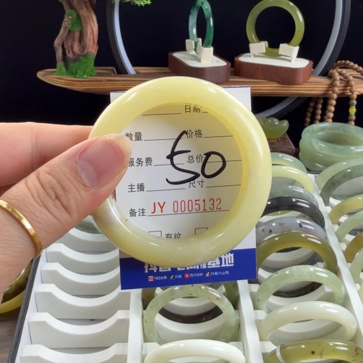 蛇纹石玉未镶嵌手镯小****